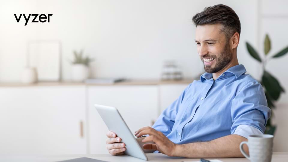 Investor reviewing an organized investment dashboard on a laptop, simplifying wealth tracking with user-friendly software and tools.